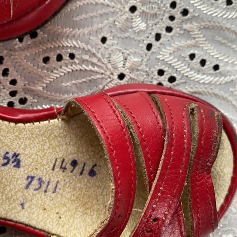 💜💜 Vintage Leather Girls Little Red Shoes Size 5.5